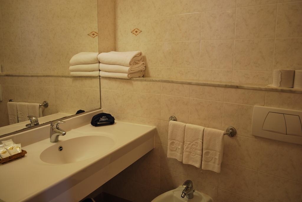 Hotel Galleano Laigueglia Room photo