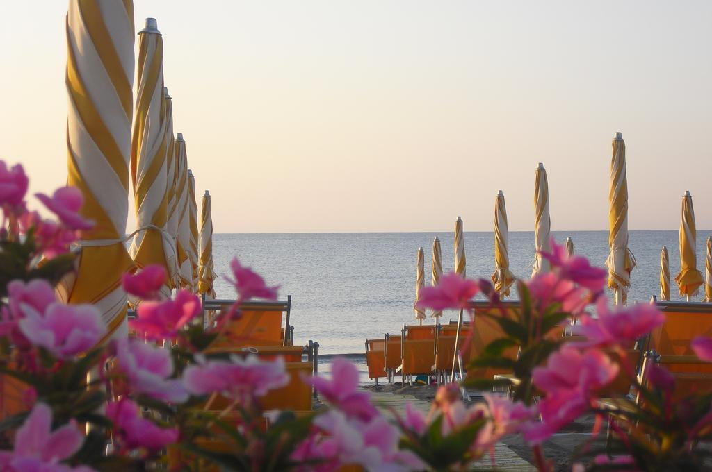 Hotel Galleano Laigueglia Exterior photo
